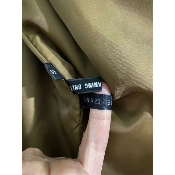 Demi buff mink jacket with fox collar. - Picture 7 of 8